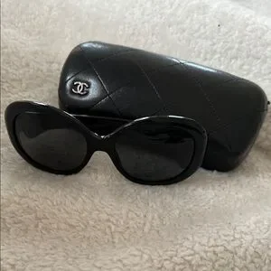 CHANEL | Accessories | Chanel Quilted Cc Black Sunglasses  display picture 3
